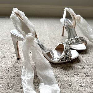 Badgley Mischka white ankle-wrap high heels size 6